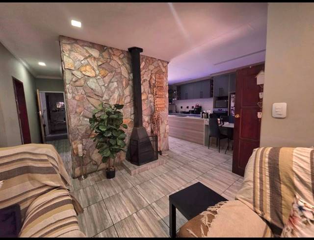 4 BEDROOM HOUSE FOR SALE IN BOKSBURG NORTH